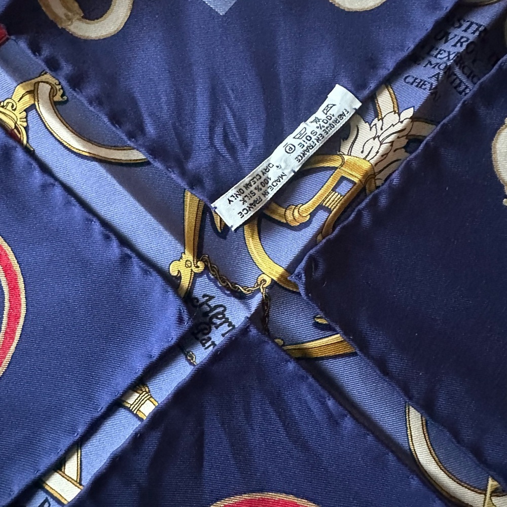 Hermès Classic Blue 100% Silk Bandana Scarf 17x17 “L’Instrvction Dv Roy” CLEAN - Picture 5 of 9